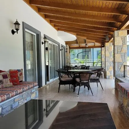 Immaculate 4-Bed Villa With Large Garden And Pool Villa Dalyan