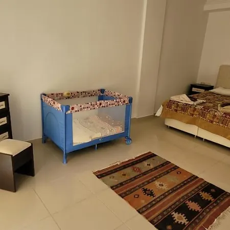 Immaculate 4-Bed Villa With Large Garden And Pool 빌라 *